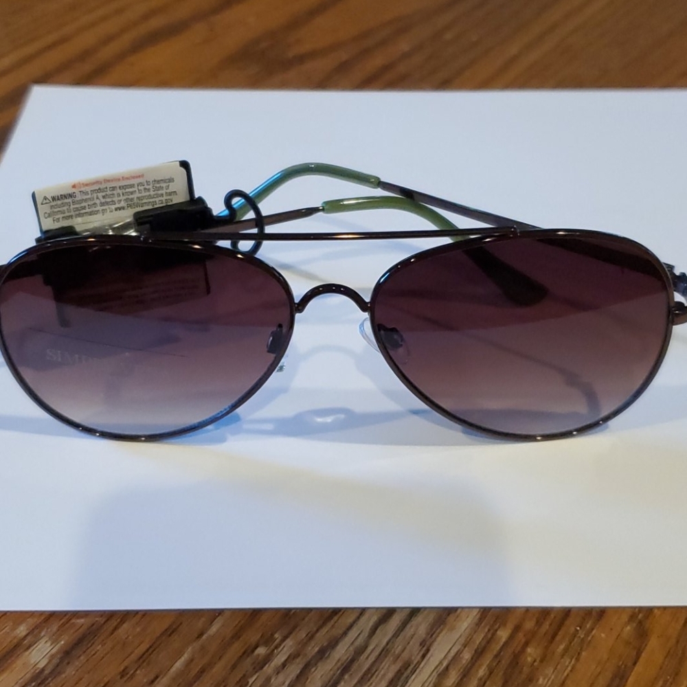 Sunglasses Simply Vera by Vera Wang